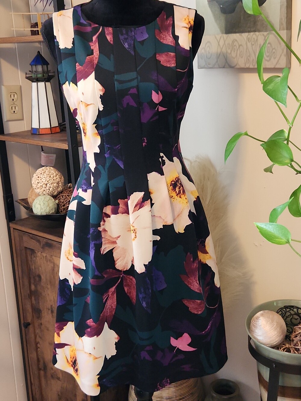 Vince Camuto Dark Color Floral Fit And Flare Dress Size 8